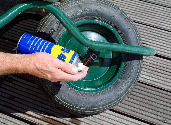 WD-40® Multi-Use Product Classic - Verdrijft vocht - Stopt piepen en kraken - Beschermt tegen roest en corrosie - Verwijdert vuil - Siliconenvrij - 100ml