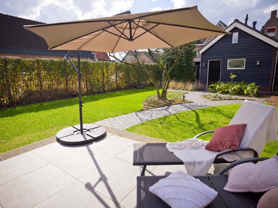 Nexxt Banana Parasol 3 Meter - Zweefparasol met Hoes en Stalen Kruisvoet - Taupe