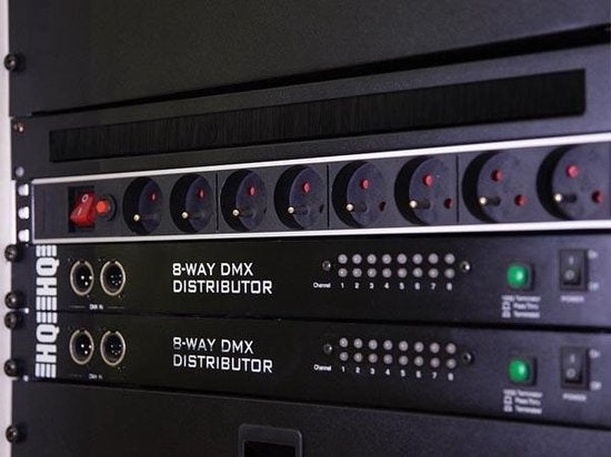 Perel PDU-Stekkerdoos met schakelaar, overbelastingsbeveiliging, 8 stopcontacten met penaarde (type E), kabel 2.15 m, 3G1.5, voor binnen, zwart/rood