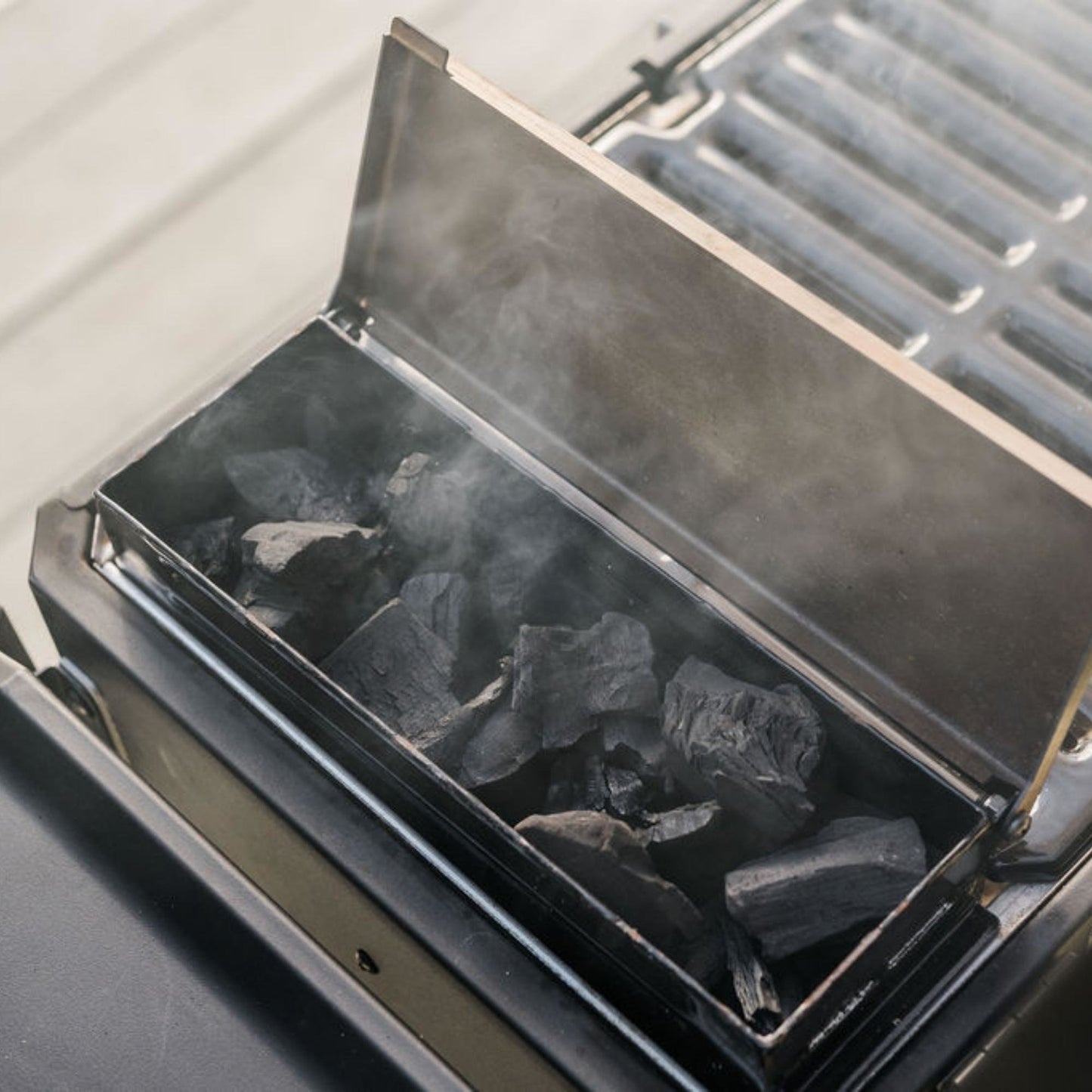 Masterbuilt Draagbare Digitale Houtskool Smoker & Grill met Onderstel – Zwart – 60 x 43 x 45 cm