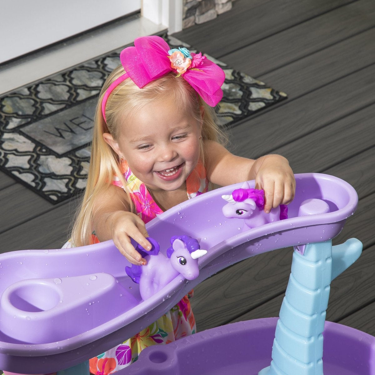 Step2 Rain Shower Splash Unicorns Watertafel - Eenhoorn met 13-delig accessoireset - Waterspeelgoed voor kind - Activiteitentafel met water voor de tuin / buiten