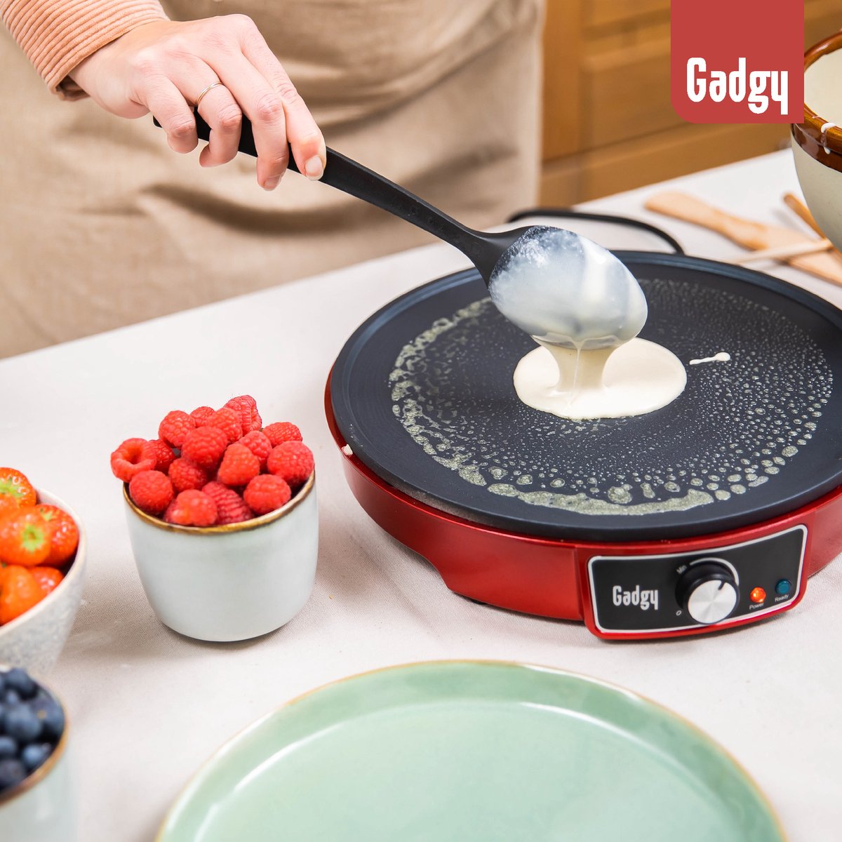Gadgy Pannenkoekenmaker -  Ø30CM Crêpe Maker  - 1000W met Regelbare Thermostaat - Incl. Spatel en Deegverdeler -  Rood