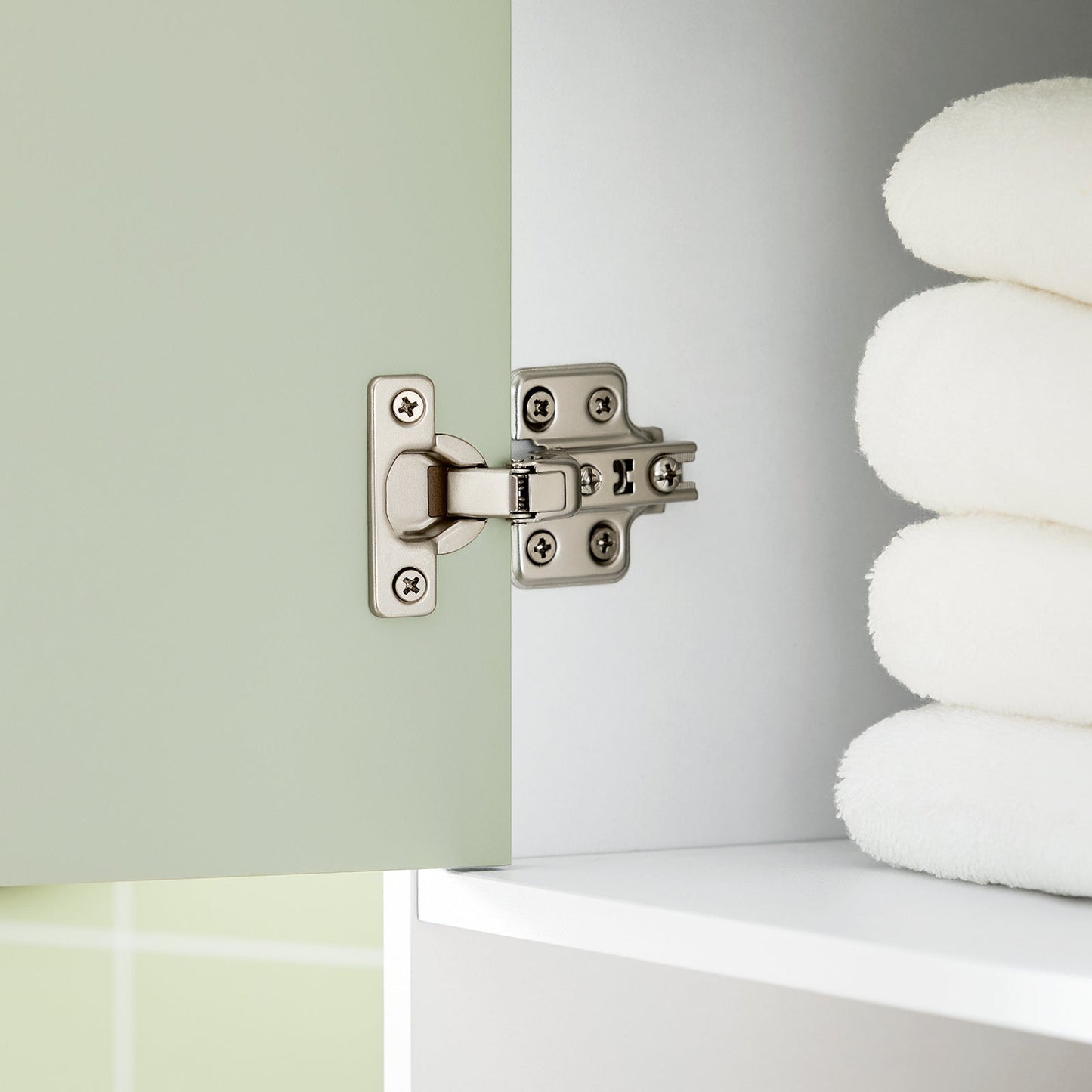 SoBuy Hoge Meerlaagse Badkamerkast BZR137-GR - Uitklapbare Wasmand - 31 x 30 x 167 cm - Groen met Wit
