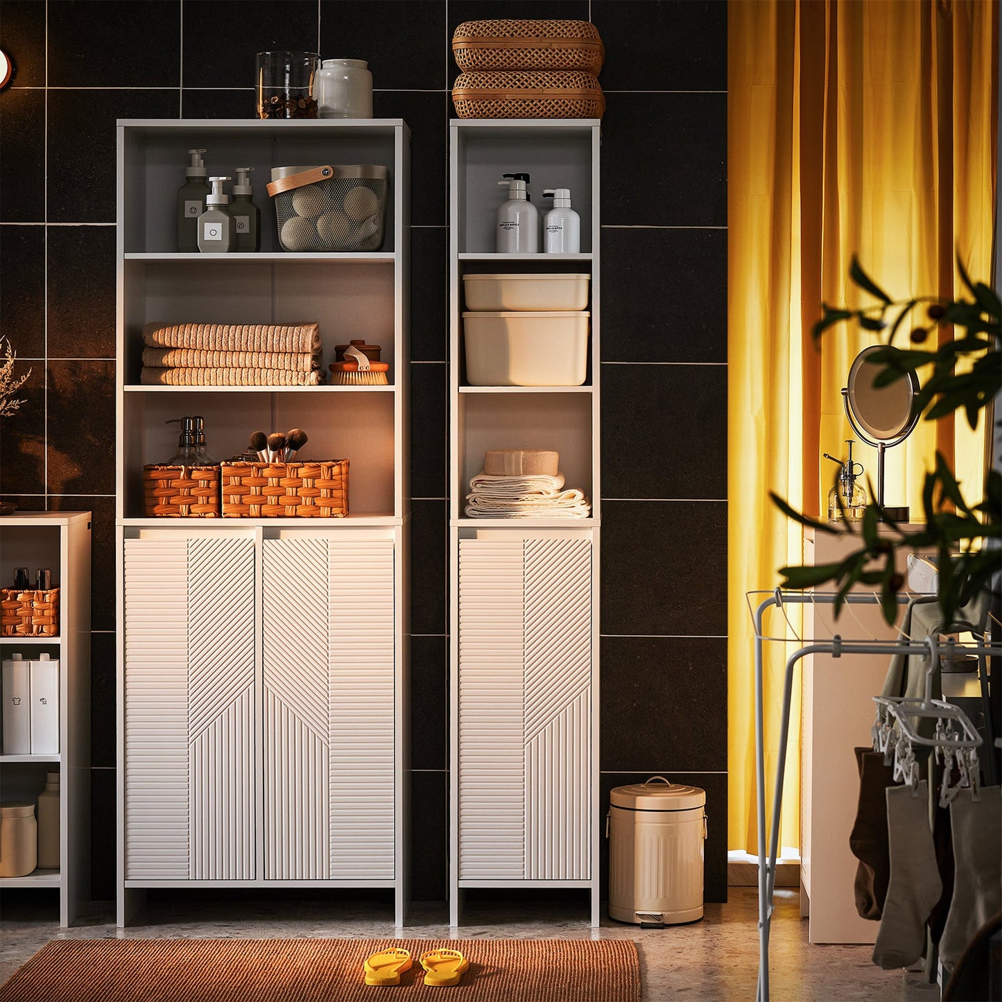 SoBuy Hoge badkamerkast BZR158-W - wit - 30x170x30 cm - met waszak en opbergruimte