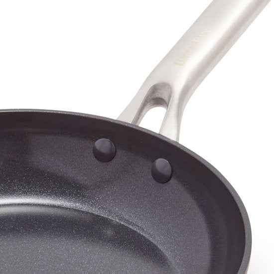 Greenpan Omega keramische inductie koekenpan met deksel 30cm - PFAS-vrij - Inductie pan - Inductie koekenpanpan - Vaatwasserbestendig - Ovenbestendig tot 200°C - Krasbestendig - Stapelbaar - Aluminium - Zwart
