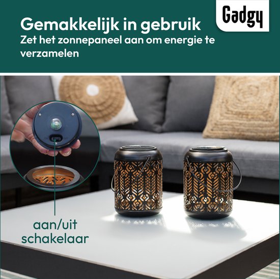 Gadgy Solar Lantaarn Pauw - Tafellamp Set van 2 - Solar Tuinverlichting op Zonneenergie - Led Buitenverlichting met dag/nacht Sensor - Hanglamp - Tuinlantaarn - 27 x Ø 12.5 cm - Zwart/Goud - Metaal