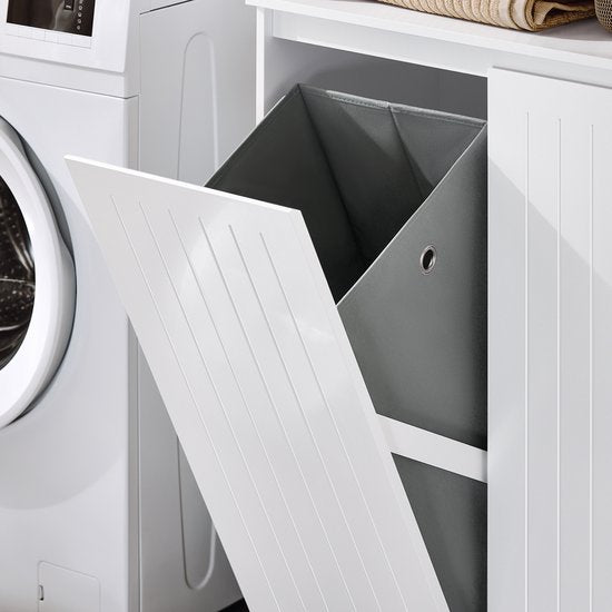 SoBuy BZR150-W Hoge badkamerkast met waszak, badkamerkast met deuren, 2 afneembare wasmanden, verstelbare planken, vakken