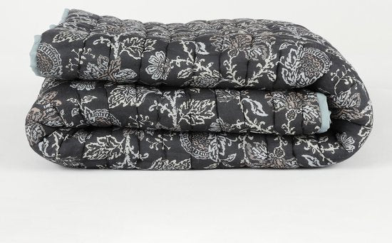 Mica Decorations Deken - Bloemenpatroon - 150 x 130 cm - Zwart