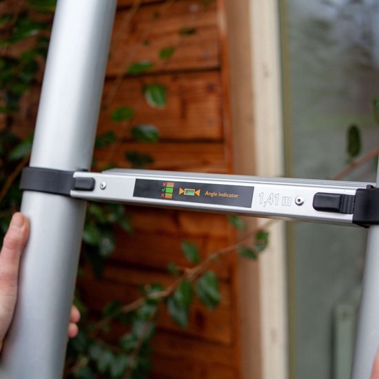 JCB by Batavia Telescoopladder Limited Edition – Voorzien Van Soft-Close Systeem En Hoekindicator En Antislip Sporten – Voor Professionals En Doe-het-zelvers – Zilver Aluminium – 83 – 327 x 83,5 x 8 cm