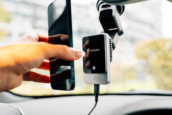 Verbatim – Charge 'n' Drive Magnetische Draadloze Auto Oplader – CND-03 – 15 W Qi Snel Laden – Voorzien Van Ice-Cooling Systeem En RGB Verlichting En 360 Graden Draaifunctie – Voor Dashboard En Ventilatierooster – Zwart Metaal En Kunststof