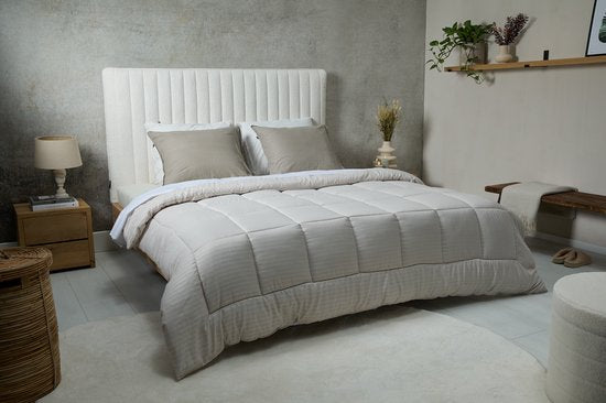 SleepMed Comfortabel dekbed gestreept - 200 x 200 cm - Creme