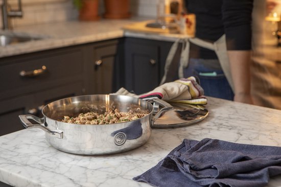 Saveur Selects – Voyage serie - Hapjespan 7.5 cm - pfas vrije hapjespan - Tri-ply RVS - Geschikt voor Inductie en alle andere warmtebronnen - Ovenbestendig tot 260°C - Vaatwasserbestendig - Zilver