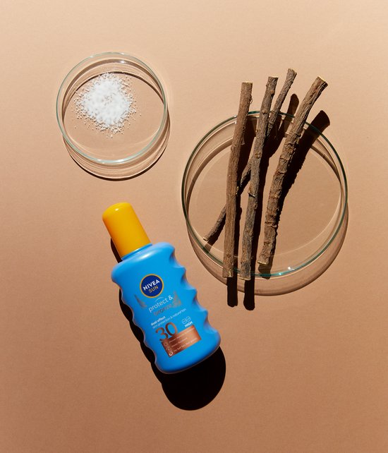 NIVEA SUN Protect & Bronze Zonnebrand Spray - SPF 30 - Zonnespray - Waterproof - Stimuleert een bruine huid - 200 ml