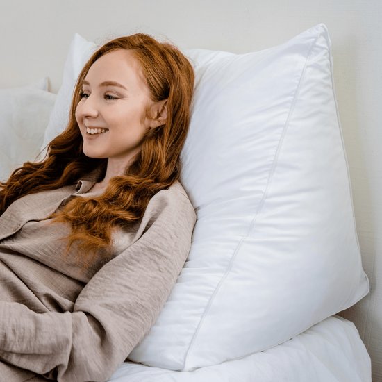 Bline Leeskussen Wit – Bookseat met Traagschuim – Leeskussen voor in Bed en Bank – Rugkussen met Zijvak – Ergonomische Rugsteun – Boekkussen – Wit