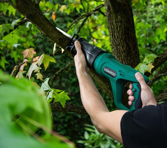 VONROC Reciprozaag – 900W – Draaibaar handvat – Incl. 3 zaagbladen voor hout & metaal