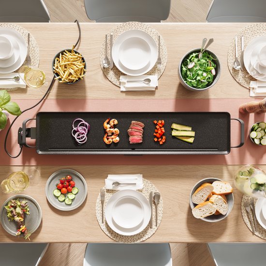 Tristar Grillplaat BP-2670- Tafelgrill XL: 100 x 23 cm - Voor binnen en buiten - BPA Free - Gourmet bakplaat voor op tafel - 10 tot 12 personen - Met regelbare thermostaat - Anti-aanbaklaag - Zwart