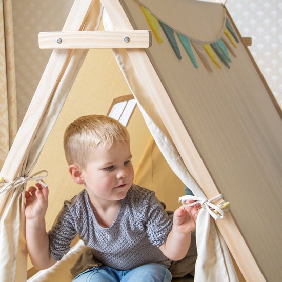 Sunny Sienna Speeltent met vlaggen en vloermat Crème – Wigwam Tipi Tent voor kinderen met Slinger & Opbergtas - Stokken FSC hout - 120x100x105cm