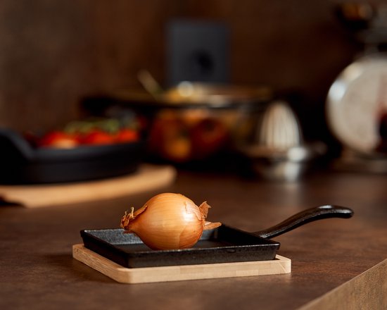 Excellent Houseware Serveerpannetje met plank - gietijzer - bamboe hout - 14 cm