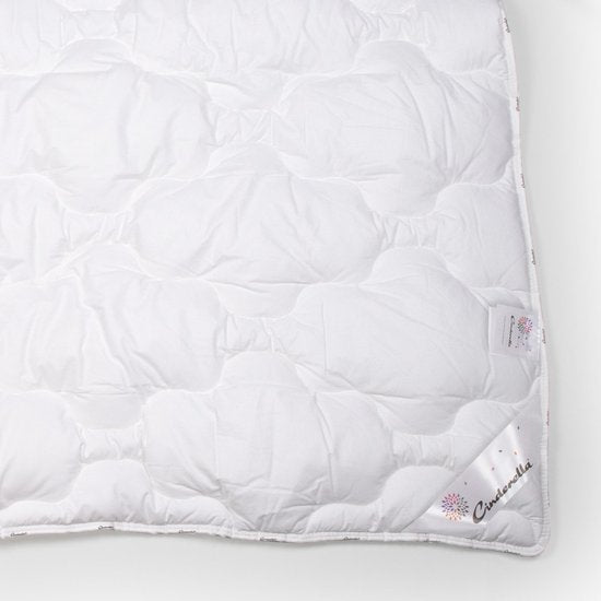 Cinderella Mellow Dekbed Zomer - 1 Persoons - Synthetische Vulling - Katoenen Tijk - Anti-allergie - 140x220 cm