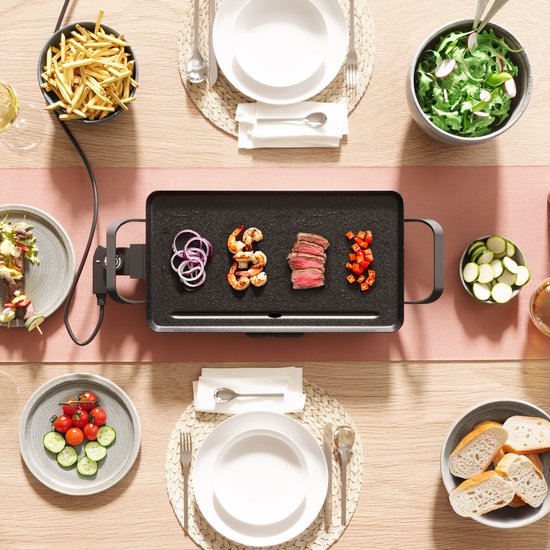 Tristar Grillplaat BP-2667 - Tafelgrill M: 46 x 26 cm - Voor binnen en buiten - BPA Vrij - Gourmet bakplaat voor op tafel - 4 tot 6 personen - Met regelbare thermostaat - Anti-aanbaklaag - Zwart