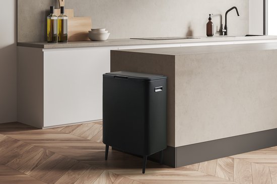 Umuzi Cleaning Prullenbak – Voorzien Van Soft-close Deksel En Demontabele Poten En Matzwarte Afwerking – Voor Keuken En Kantoor – Zwart Metaal En Polypropyleen – 60 Liter