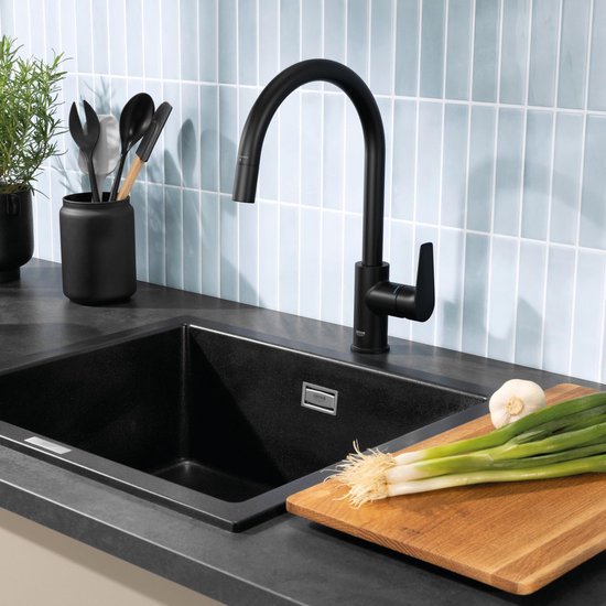 GROHE Start Edge eengreeps keukenmengkraan met uittrekbare uitloop - Hoge C-uitloop - 360° Draaibereik - Mat Zwart - Eenvoudig te monteren met de QuickMount