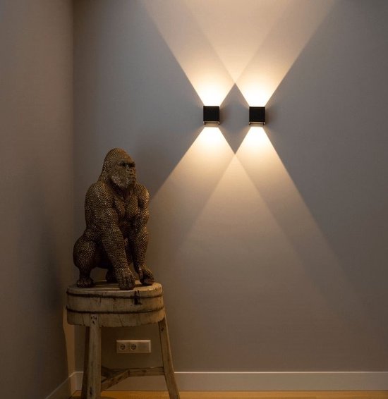 Wandlamp Muro 3098ZW Zwart - Modern - Kunststof, Metaal - Compacte afmetingen 11x11x11 cm - Steinhauer