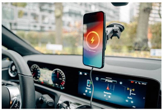 Verbatim – Charge 'n' Drive Magnetische Draadloze Auto Oplader – CND-03 – 15 W Qi Snel Laden – Voorzien Van Ice-Cooling Systeem En RGB Verlichting En 360 Graden Draaifunctie – Voor Dashboard En Ventilatierooster – Zwart Metaal En Kunststof