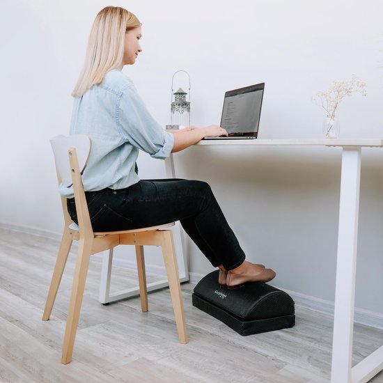 CozySense® Voetensteun Bureau - Ergonomische Voetenbankje - Geschikt voor Thuis of Kantoor - Voetenkussen - 2 Verstelbare Hoogtes - Anti-Slip - Hoes met Massage-functie - Wasbaar - Zwart