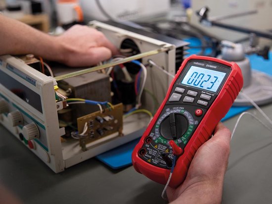 Velleman Digitale multimeter, datahold, contactloze spanningsdetectie, met REL-functie, geschikt voor het meten van AC/DC-stroom, AC/DC-spanning, weerstand, frequentie, temperatuur, continuïteit, inclusief meetsnoeren