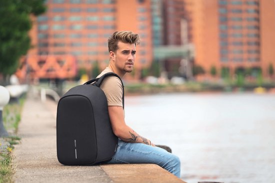 XD Design Bobby Hero Regular - Anti-Diefstal Rugzak 18 liter - Zwart