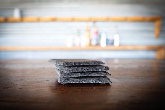 Boska Onderzetters Leisteen - Set van vier stuks - Leisteen onderzetters - 100 x 100 x 6 mm - Cadeautips voor mannen - Cadeautips voor vrouwen - Cadeau voor mama - Cadeautips voor mannen - Keukengerei - Keuken accessoires - 10 jaar garantie