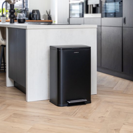 Deleca Prullenbak Prestige - 50 Liter - Breed - RVS Vuilnisbak / Afvalemmer / Pedaalemmer - Met Voetpedaal en Slow Close - Mat Zwart