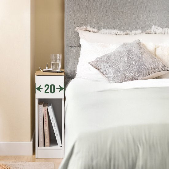 SoBuy Slim Nachtkastje met Oplaadstation, Smal Bijzettafeltje met Standaard Stopcontact, USB-poort en Type-C Poort voor Slaapkamer en Woonkamer, B20 x D35 x H60 cm, Wit, FBT111-E-WN