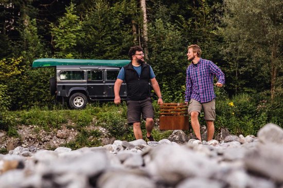 höfats CUBE Vuurkorf roestige vuurplaats, barbecue, kruk en tafel voor tuin en terras, van roestvrij staal met ingebouwde blusfunctie