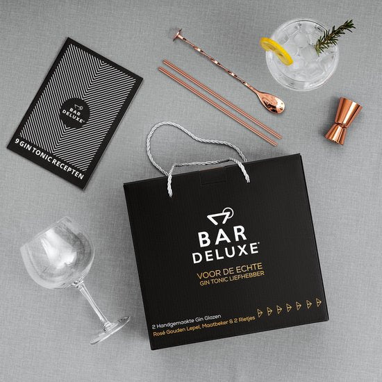 BarDeluxe® Gin Tonic Glazen - 500ml - Gin Tonic Geschenkset - Handgeblazen - Gin Glazen - 2 Stuks - Gin Set - Kristal - Cadeau voor Vrouw - Cadeau voor Man - Inclusief 2 Gin Glazen, Gin Tonic Lepel, Maatbeker, 2 RVS Rietjes & Receptenboekje