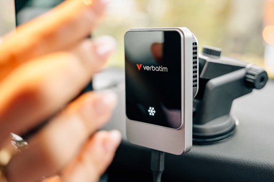 Verbatim – Charge 'n' Drive Magnetische Draadloze Auto Oplader – CND-03 – 15 W Qi Snel Laden – Voorzien Van Ice-Cooling Systeem En RGB Verlichting En 360 Graden Draaifunctie – Voor Dashboard En Ventilatierooster – Zwart Metaal En Kunststof