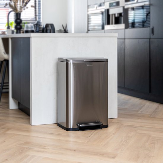 Deleca Prullenbak Prestige - 50 Liter - Breed - RVS Vuilnisbak / Afvalemmer / Pedaalemmer - Met Voetpedaal en Slow Close - Mat Zilver