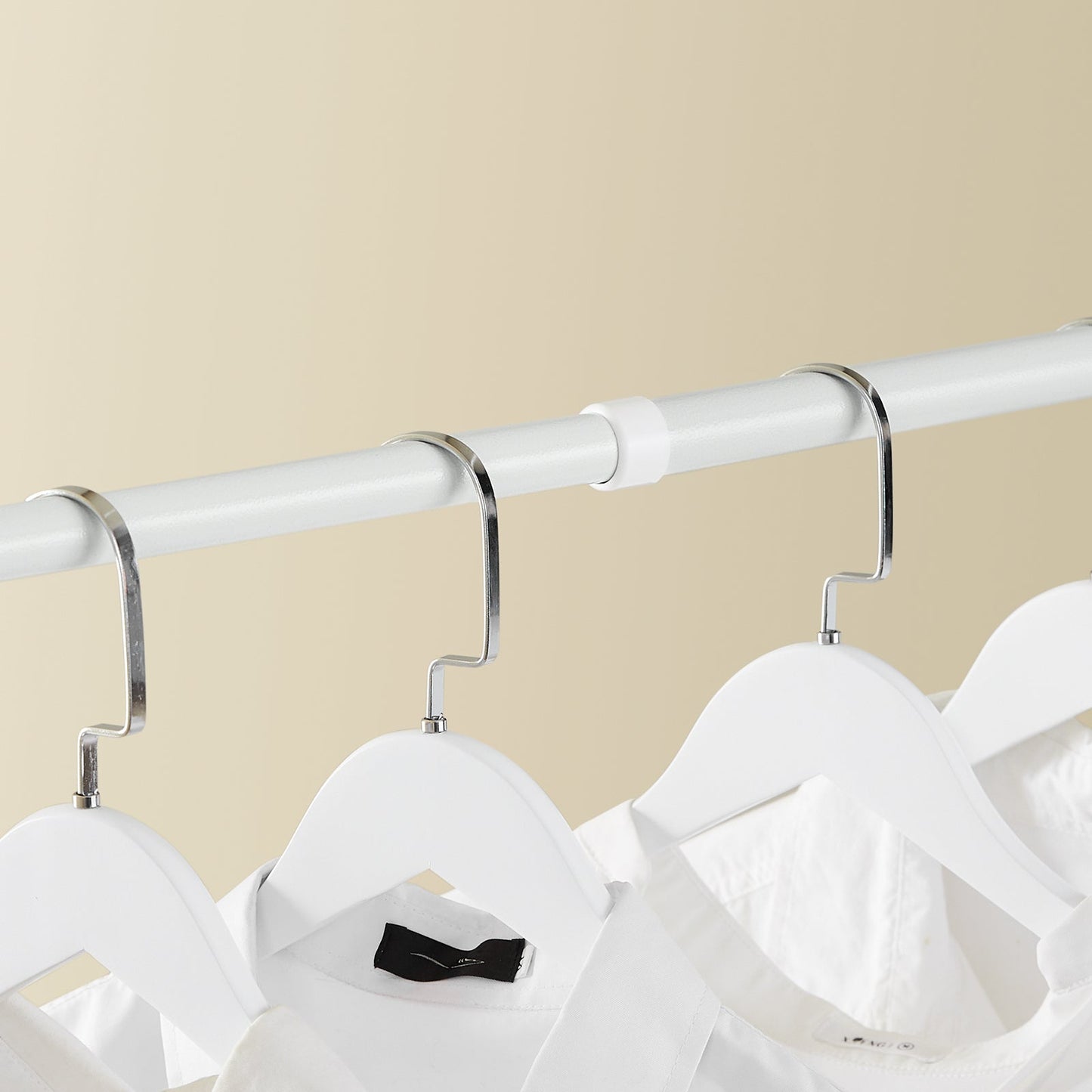 SoBuy FRG34-II-W Verstelbare Telescopische Kledingrek Wit - 147-195 x 200-295 cm - Open Kast met Stangen en Planken