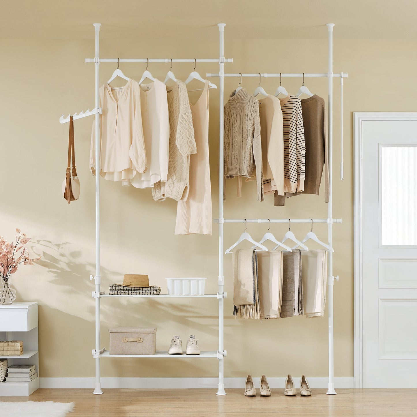 SoBuy FRG34-II-W Verstelbare Telescopische Kledingrek Wit - 147-195 x 200-295 cm - Open Kast met Stangen en Planken