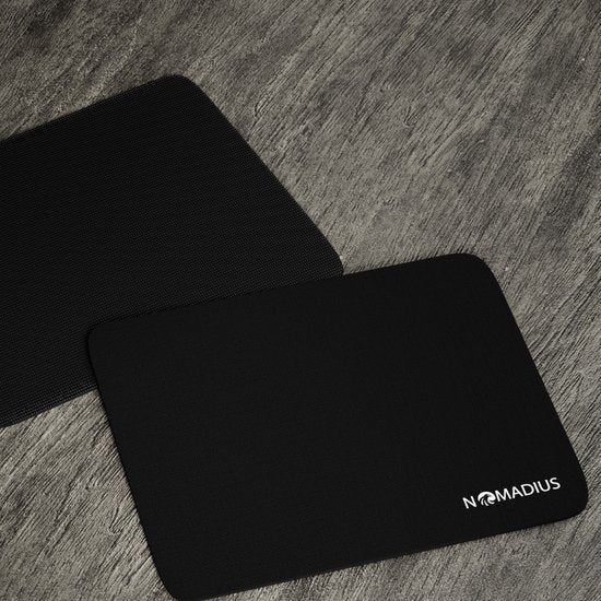 Nomadius 2-in-1 Muismat - Muismat met Anti-slip Laag - Schermreiniger - Opvouwbaar, Draagbaar, Multifunctioneel - Muismatten - Ideaal voor Onderweg & als Schoonmaakdoekje voor Scherm - Mouse Pad - Muismatten - Reisaccessoire