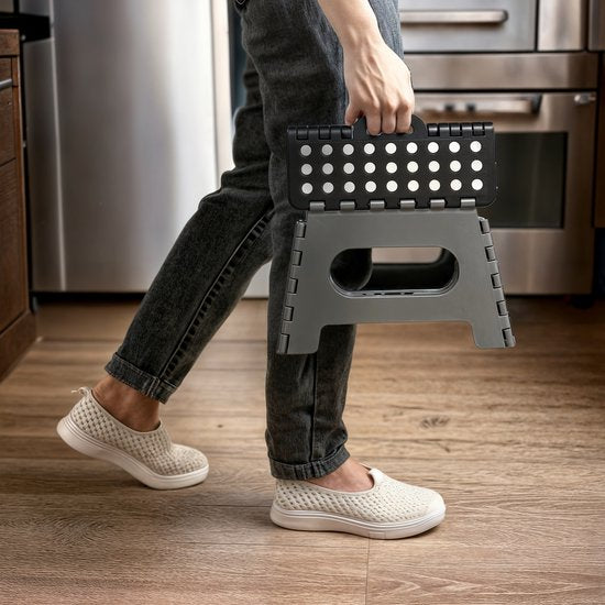 Opstapkrukje Inklapbaar - Antislip - 150KG - Huishoudtrap / Keukentrapje Opvouwbaar - Opstapje Volwassenen / Kinderen - Opstap Krukje - Opstapjes - Zwart - Löwenthal