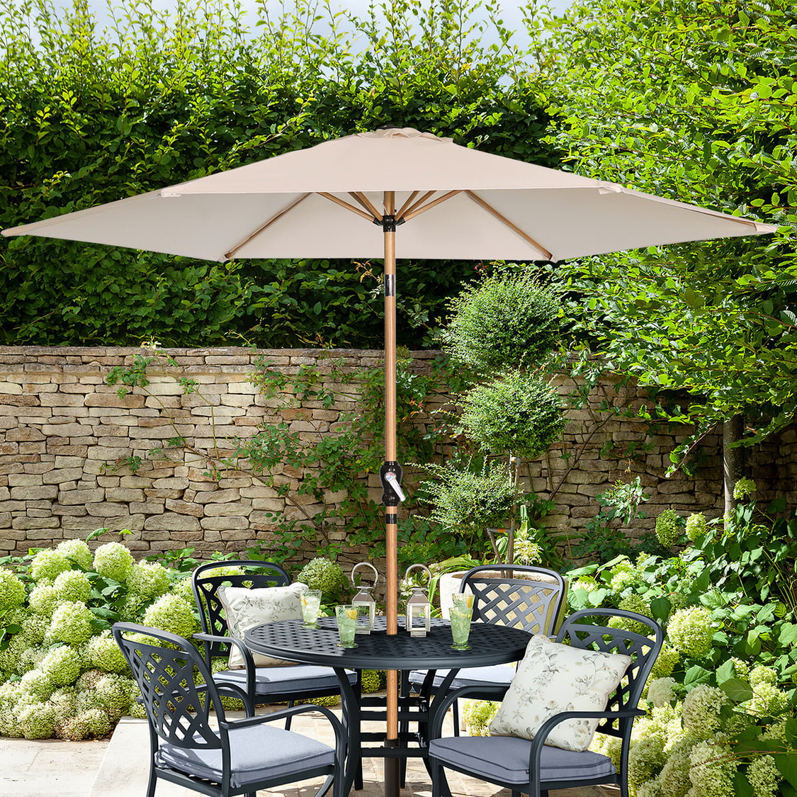 Angel Living Parasol Ø 300 cm - Rond Kantelbare Tuinparasol met Zwengel - Aluminium en Polyester - UV50+ - Waterafstotend - Cremegeel