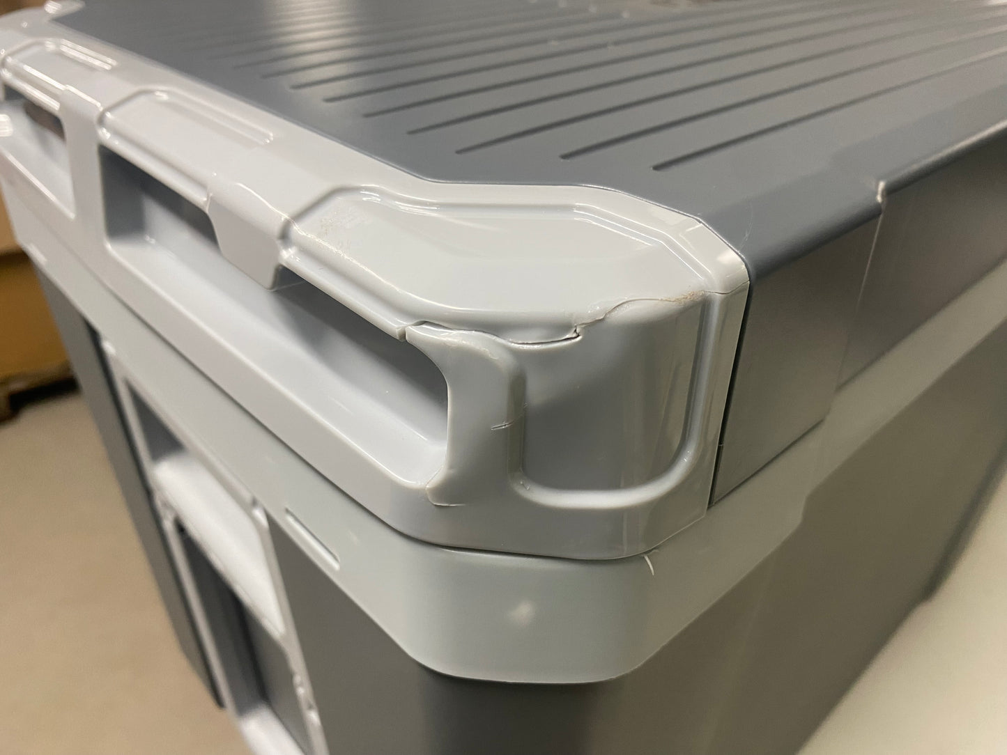 MOA Koelbox Elektrisch 12v 230 volt - Coolbox 40L - Frigobox - Auto en Camping - Grijs
