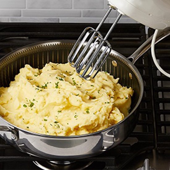 LIVINGTON Titan Pan - gecoate roestvrijstalen pan 28 cm met diamanten antiaanbaklaag - ovenvaste hoge pan voor alle soorten fornuizen