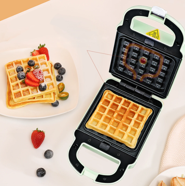 Royalstar Tosti- en Wafelijzer - 650 W - 2 Verwisselbare Bakplaten - Antiaanbaklaag - Compact Ontbijtapparaat