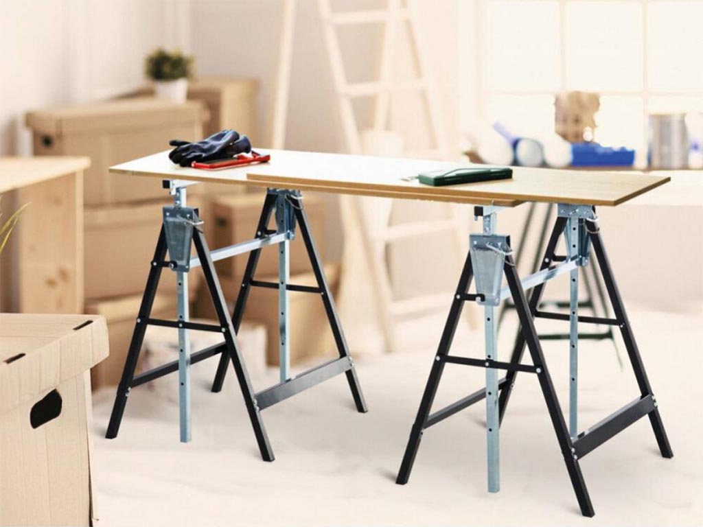 Toolland Zaagbok Metaal Inklapbaar – Voorzien Van Zeven Verstelbare Hoogtestanden En Antislip Steunvlak En Handgreep – Voor Werkplaats En Bouw – Zwart Metaal – Honderdtachtig kg