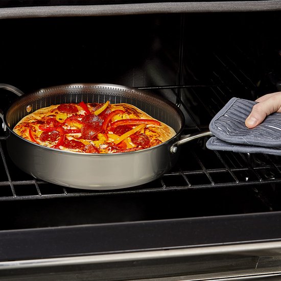 LIVINGTON Titan Pan - gecoate roestvrijstalen pan 28 cm met diamanten antiaanbaklaag - ovenvaste hoge pan voor alle soorten fornuizen