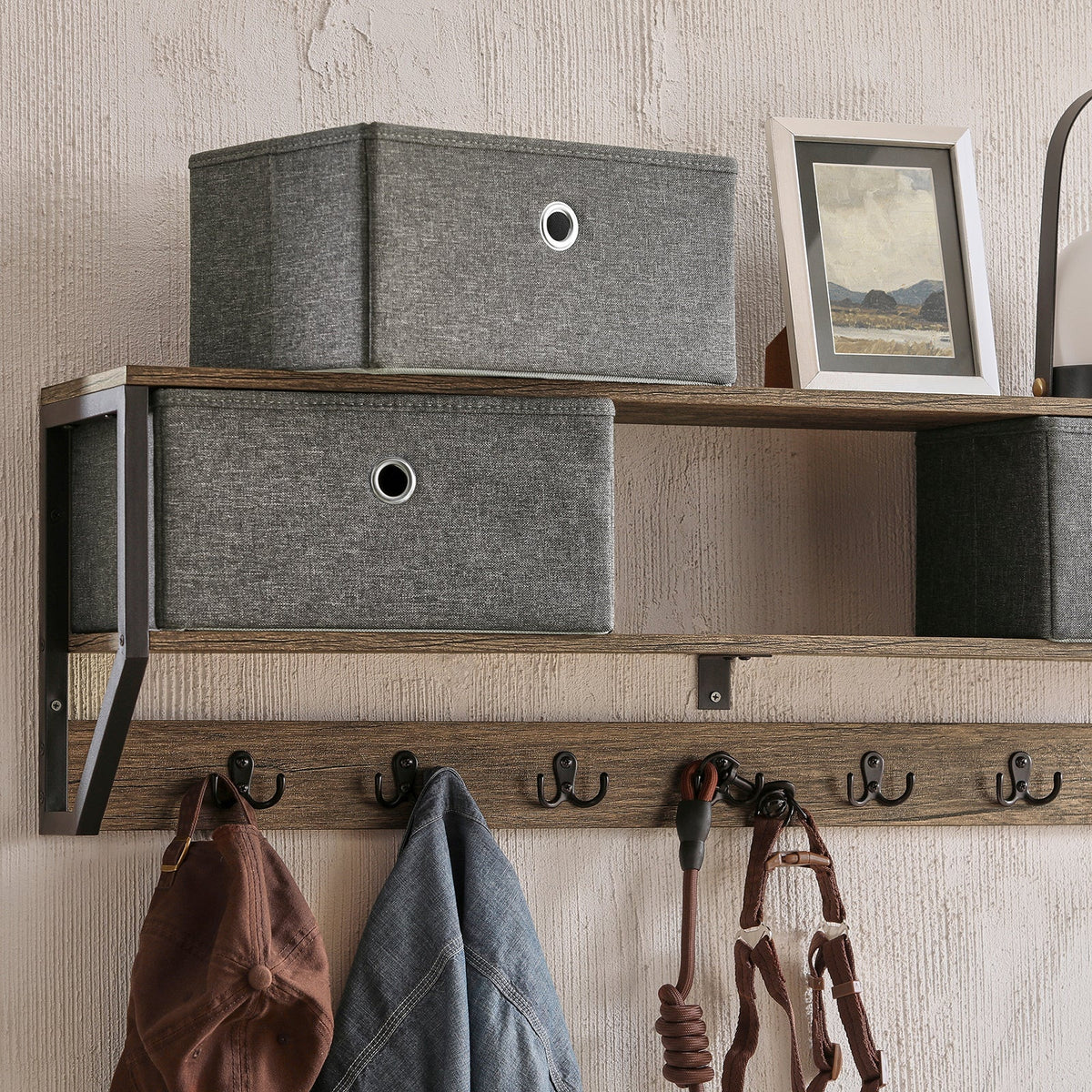 SoBuy Wandgarderobe - Hangrek met 3 manden en 7 haken - Max. 22KG - 100 x 20 x 30 cm - Houtkleur