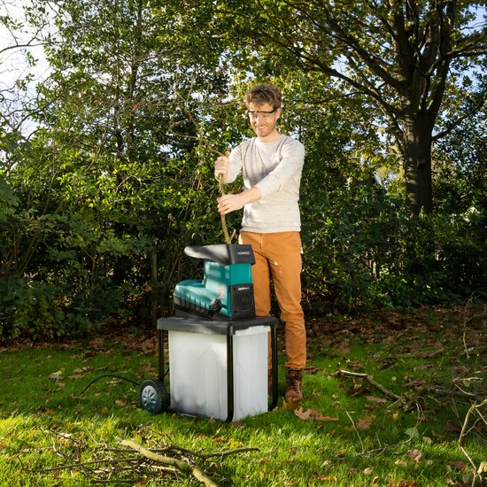 VONROC Stille Hakselaar/Shredder 2800W – Voor takken tot Ø45mm – Incl. 60L opvangbak & duwstok